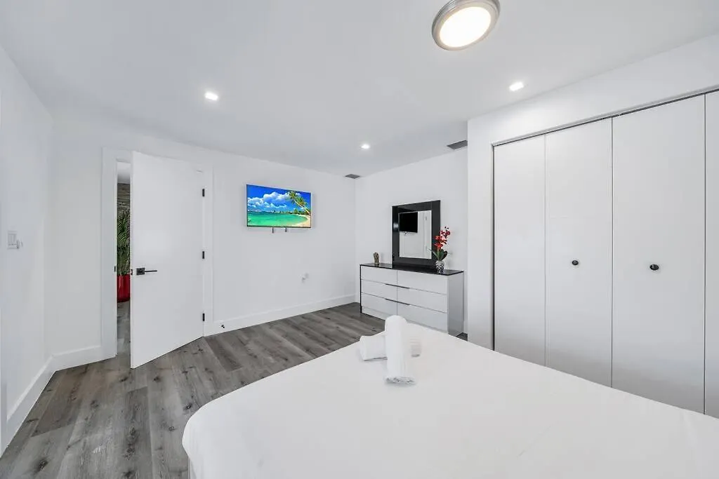 3 2 Family Friendly Brand New W Pool Holiday home