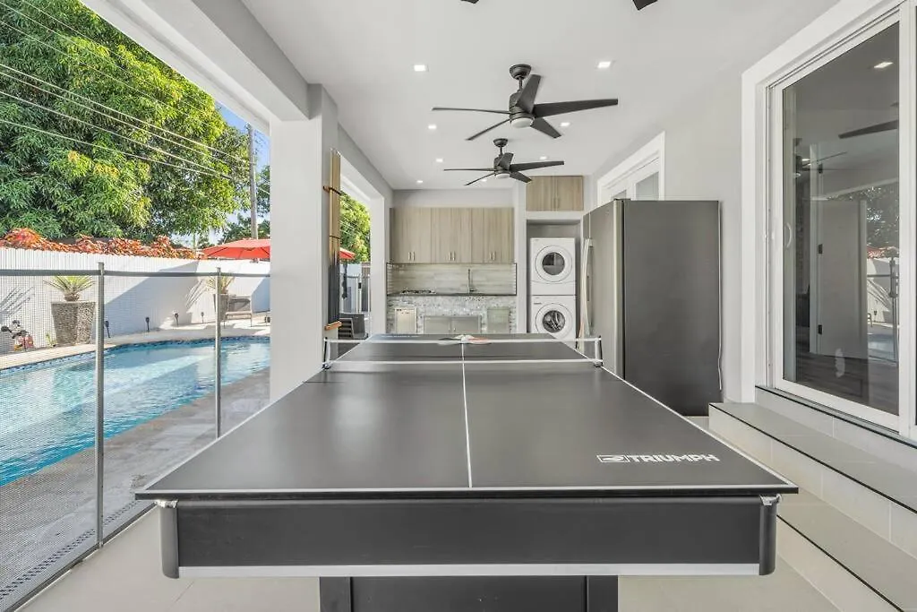 Holiday home 3 2 Family Friendly Brand New W Pool