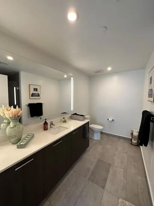 Luxury 2br Corner Downtown Mia Apartment