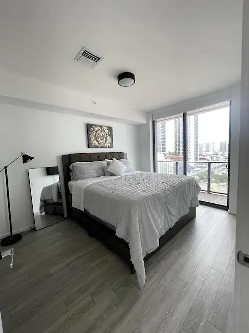 Luxury 2br Corner Downtown Mia *