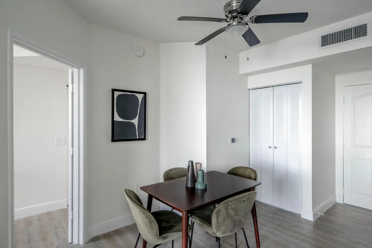 Coral Gables 2br W Wd Pool Gym Near Shops Mia-84 * Miami