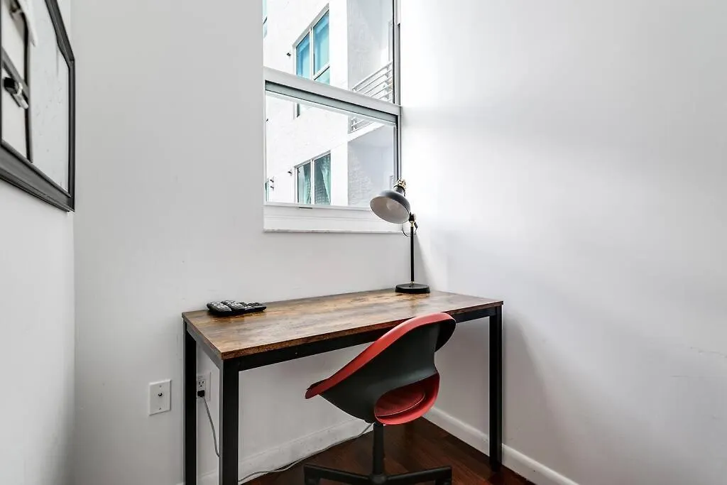 Stylish 2br In Downtown View 3208 *