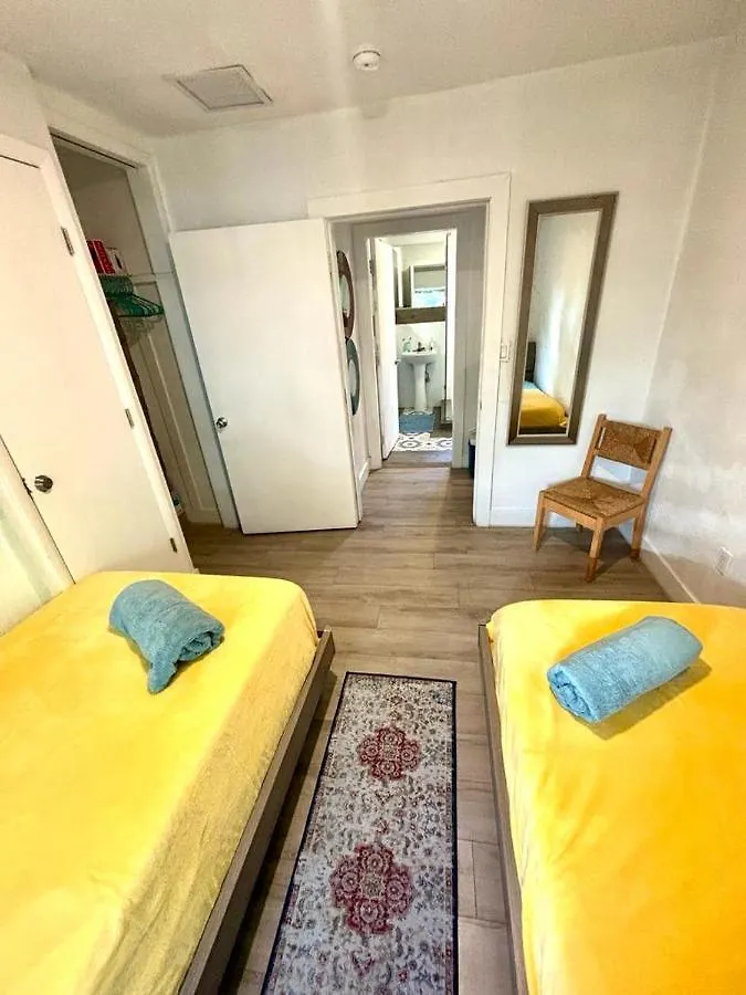 Affittacamere 2 Twin Bedroom - Location In - Luggage Storage, Parking And Laundry For Free!!!! Miami