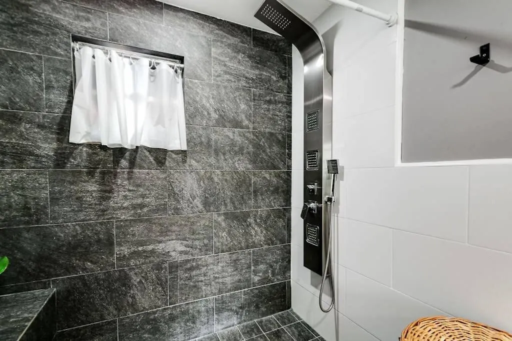 Welcoming 2-br - 6 People V1 Apartment
