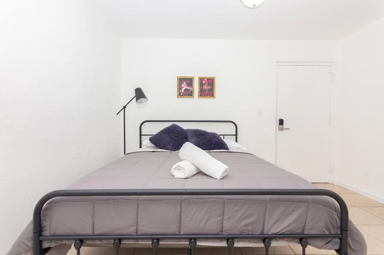 아파트 One Bedroom - With Parking & Balcony - Heart Of Wynwood 마이애미