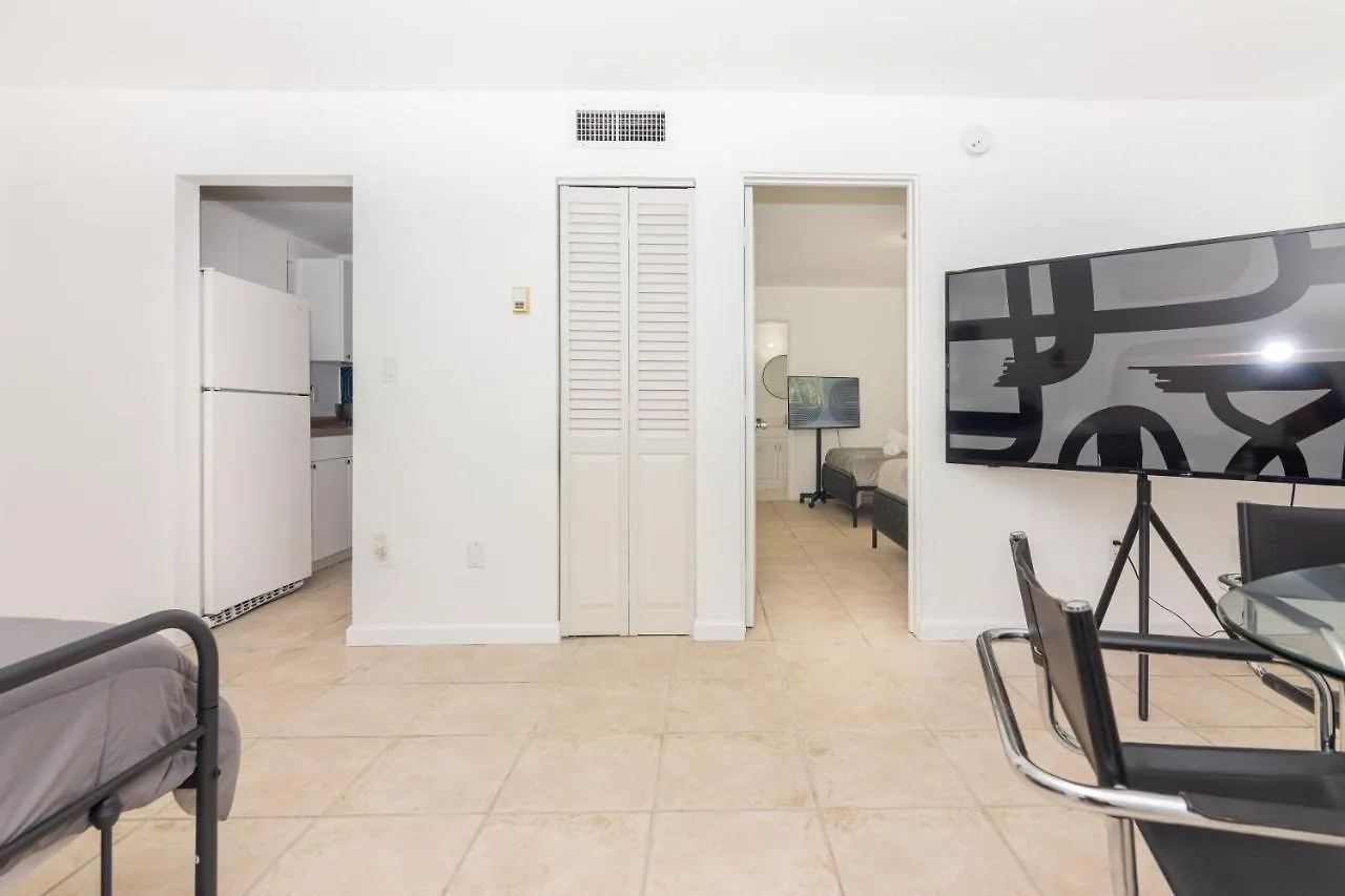 One Bedroom - With Parking & Balcony - Heart Of Wynwood 아파트