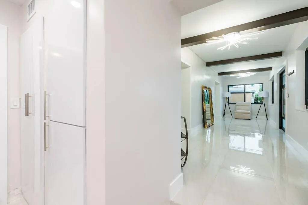 Apartment New & Calle Ocho With Arcade!