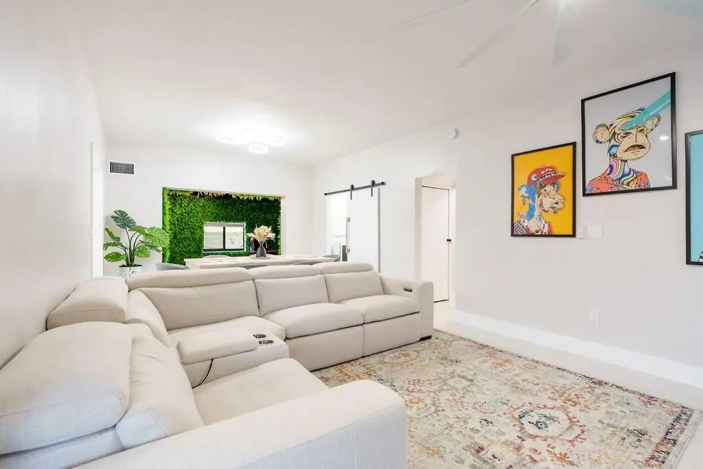 Apartment New & Calle Ocho With Arcade!