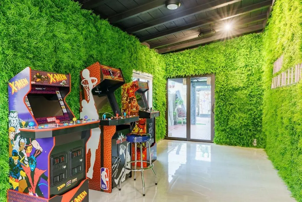 New & Calle Ocho With Arcade! Apartment