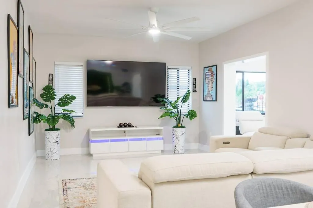 New & Calle Ocho With Arcade! Apartment *