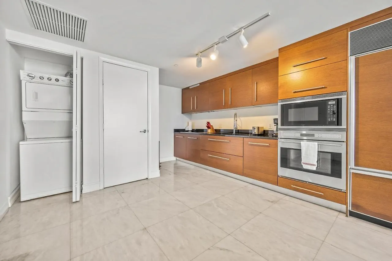 Icon Brickell • High Floor • Bay & Pool View Free Lejlighed