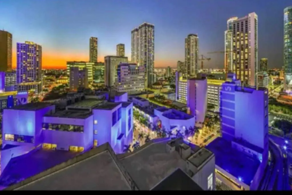 Vibrant Studio Downtown Apartment Miami