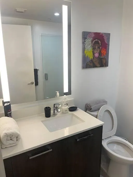 Vibrant Studio Downtown Apartment