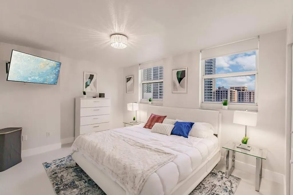 Upscale Brickell 3 Bedroom With Water Views And Free Parking *