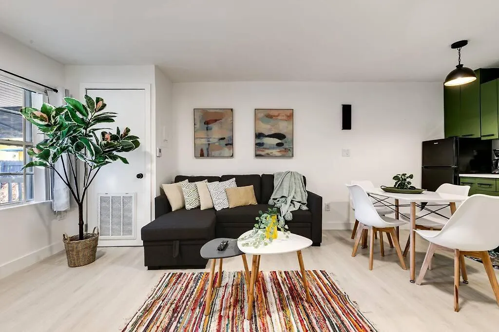 아파트 Captivating 2-br For 5 People V3 마이애미