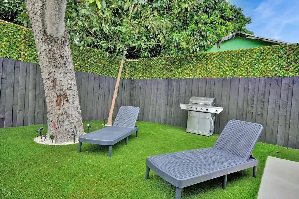 Design House -heated Pool -big Yard -gated Parking Villa
