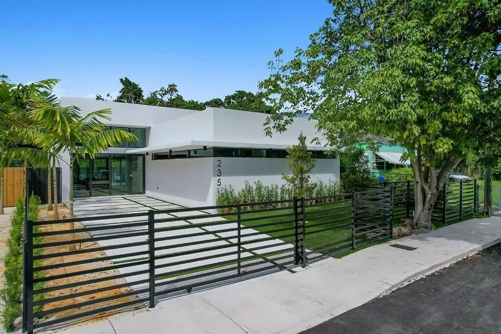 Villa Design House -heated Pool -big Yard -gated Parking Miami