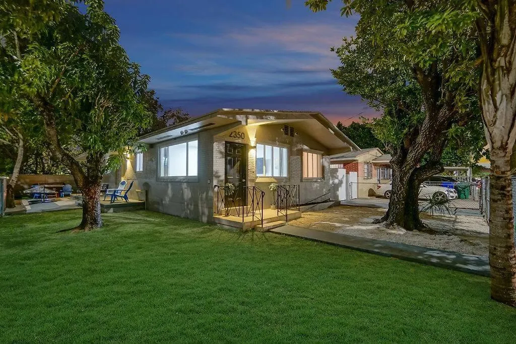Wynwood Hottub & Pking Holiday home
