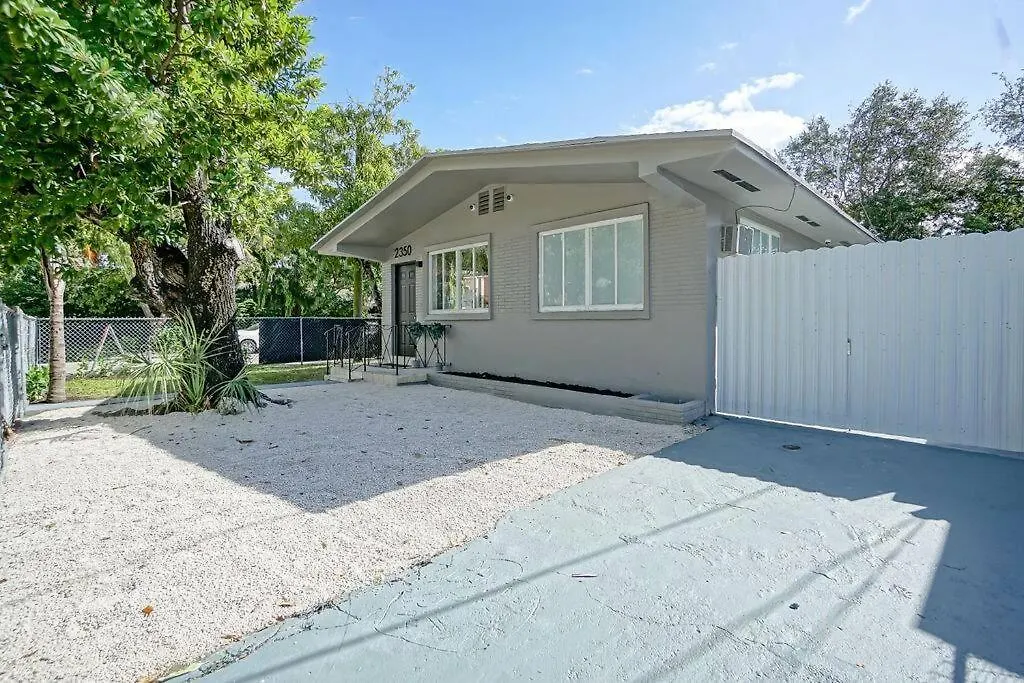 Wynwood Hottub & Pking Holiday home