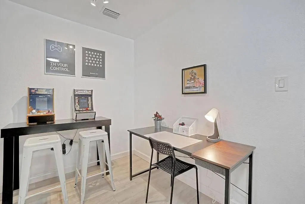 Wynwood Hottub & Pking Holiday home