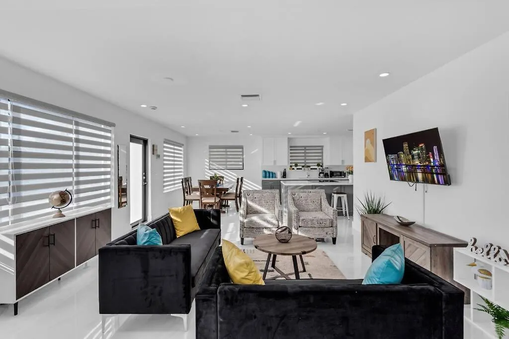 Modern Home, Heated Pool Hot-tub, 12min To Ocean *