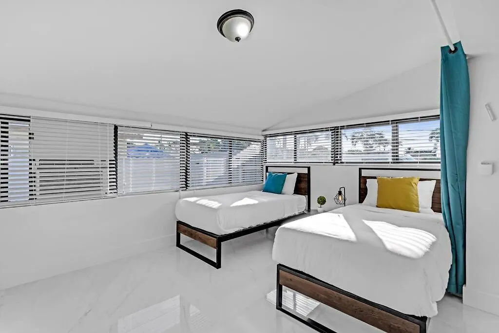 Modern Home, Heated Pool Hot-tub, 12min To Ocean מיאמי