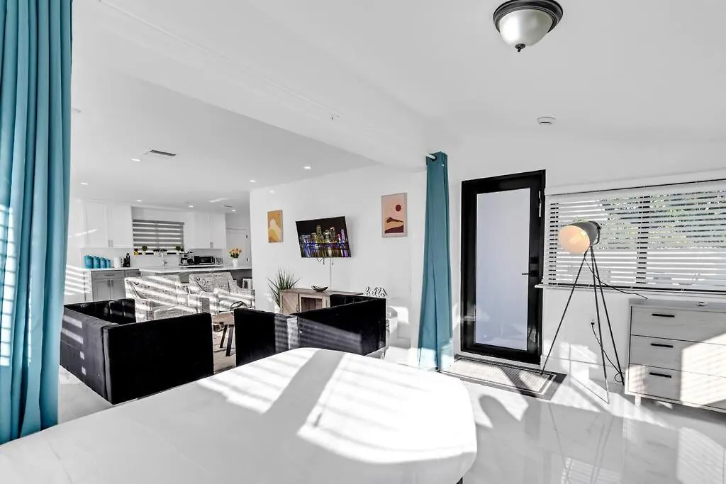 Modern Home, Heated Pool Hot-tub, 12min To Ocean וילה