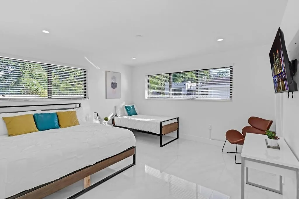 וילה Modern Home, Heated Pool Hot-tub, 12min To Ocean מיאמי