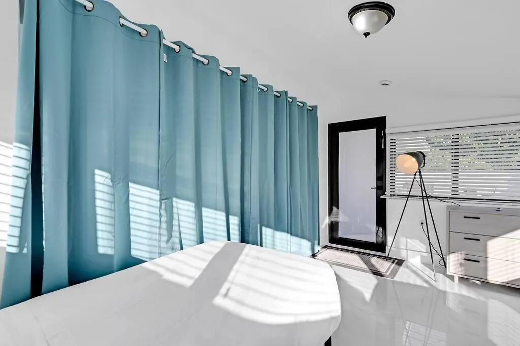 Modern Home, Heated Pool Hot-tub, 12min To Ocean וילה מיאמי