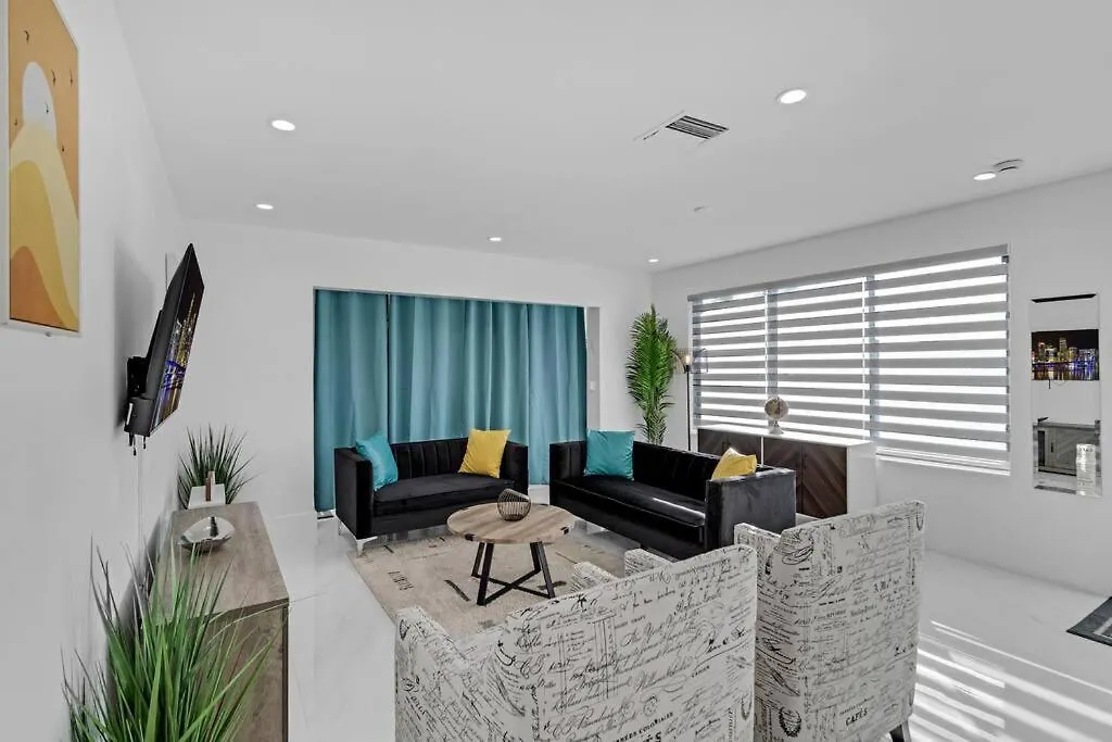 Modern Home, Heated Pool Hot-tub, 12min To Ocean מיאמי