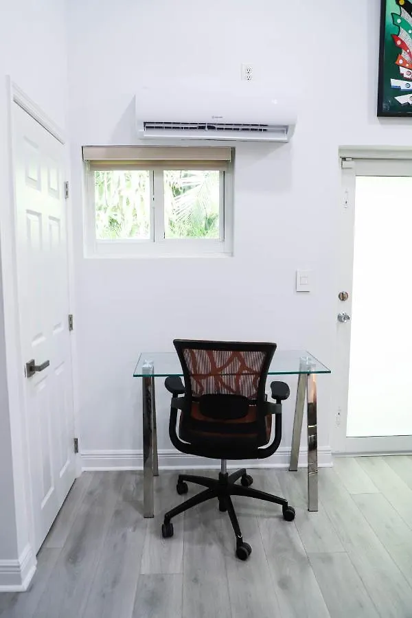 Guest house Guilla North Miami