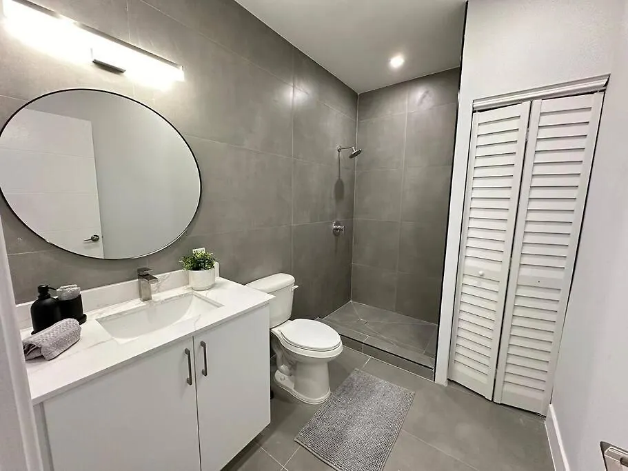 Cozy 4bed In Calle 8 Apartment