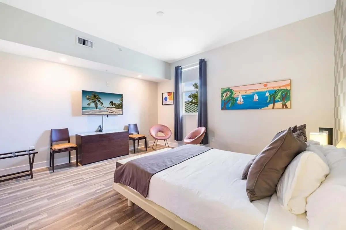 Stylish 2 Story On The Golf - By Viac Miami