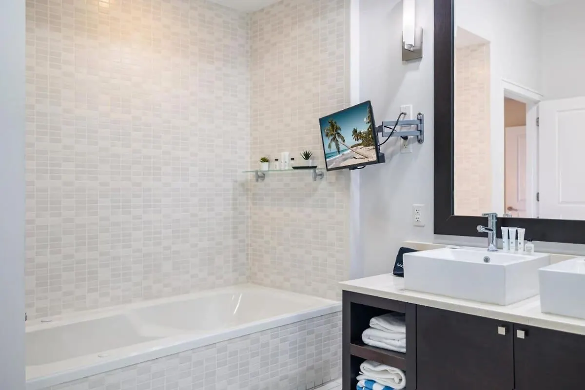 Stylish 2 Story On The Golf - By Viac Villa Miami