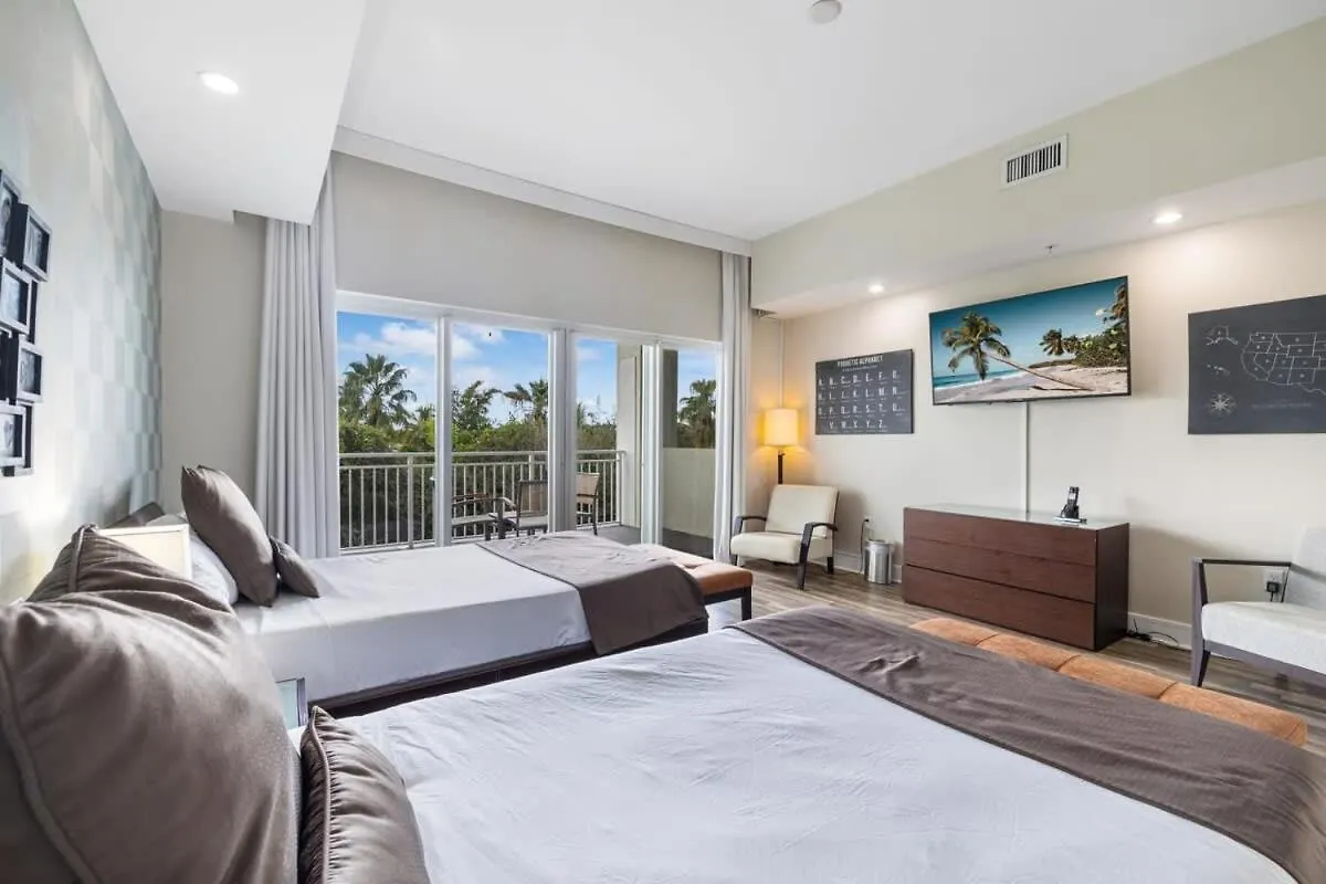 Stylish 2 Story On The Golf - By Viac Miami
