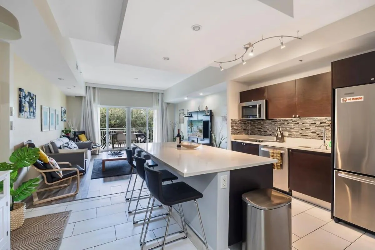 Stylish 2 Story On The Golf - By Viac *