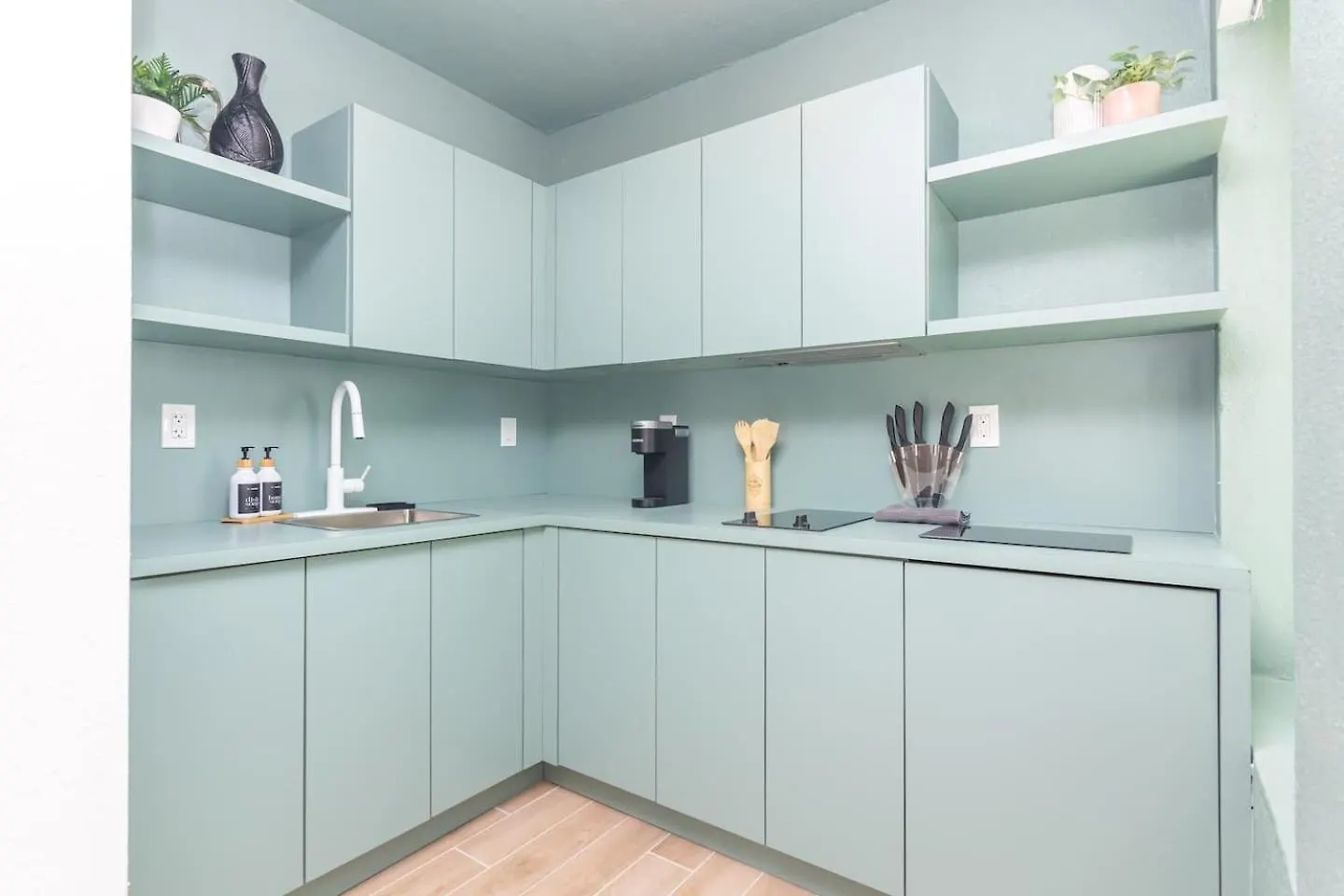 Newly Renovated Stylish In El Portal #2 アパート
