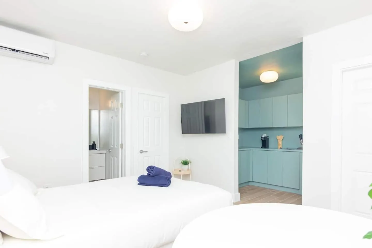 Newly Renovated Stylish In El Portal #2 *