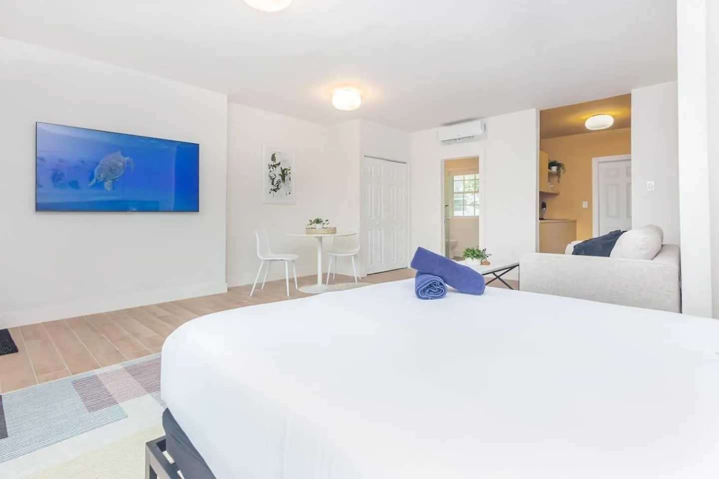 Large Stylish In El Portal #3 Apartment *
