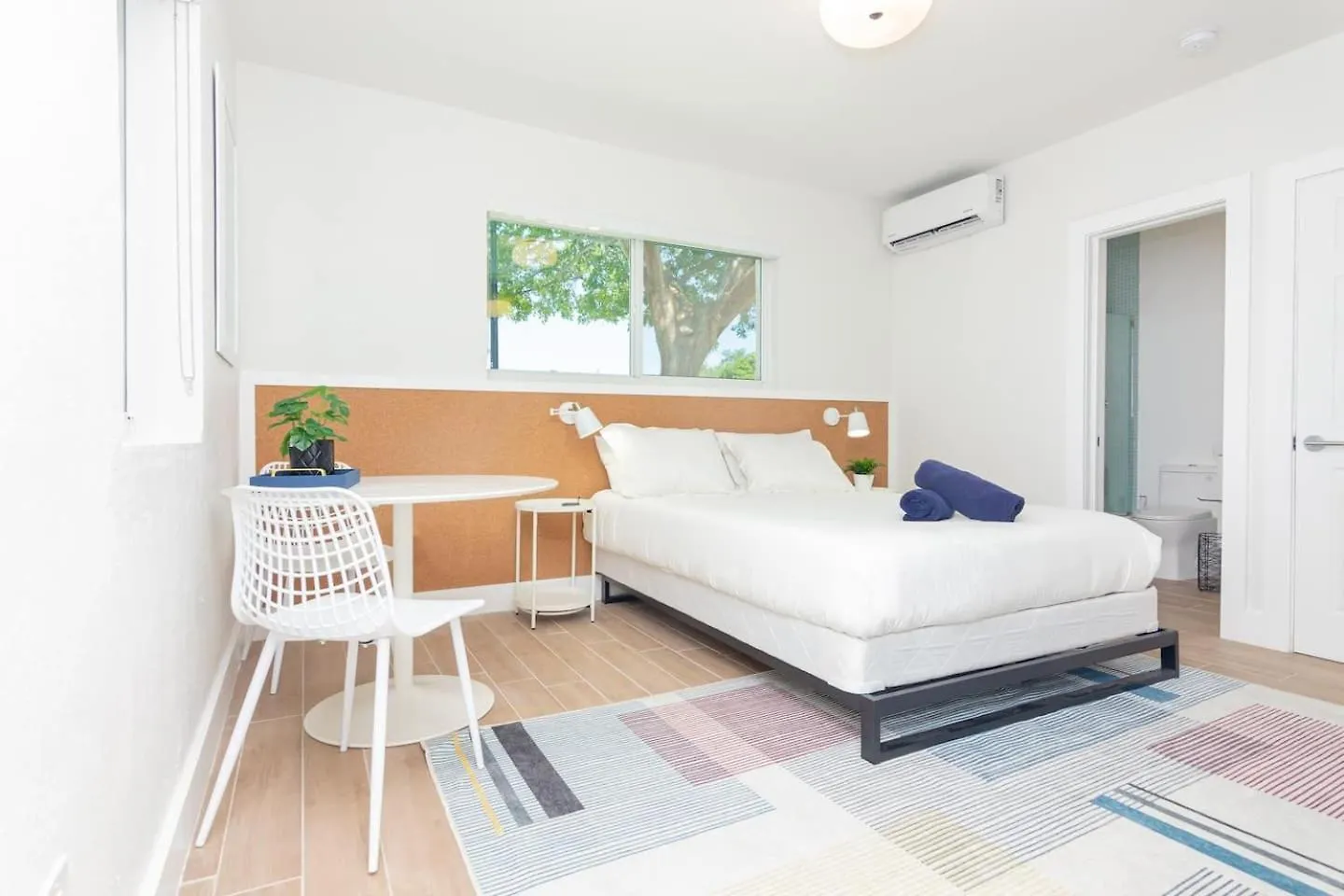 Newly Renovated Stylish In El Portal #2 アパート *