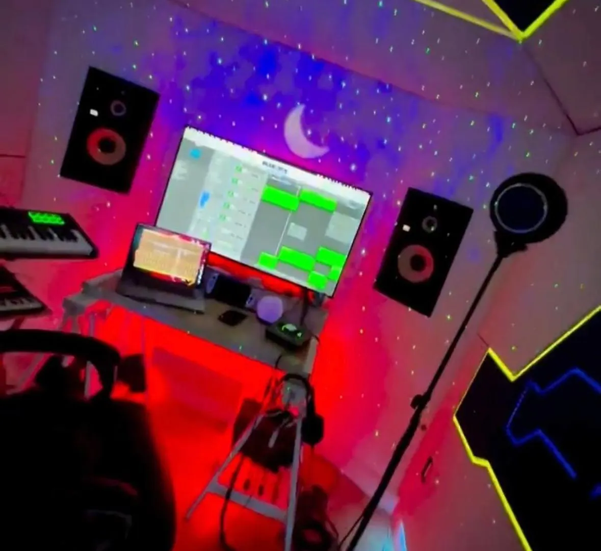 Studio Black Castle Rv Luxury tent Miami