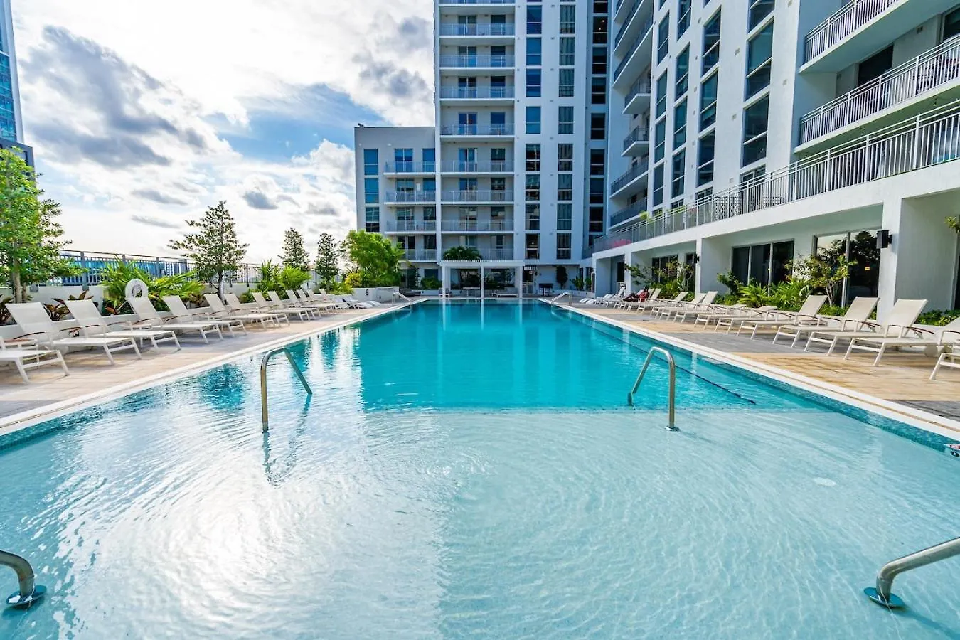 Magic Vibrant 2 Bedroom With Free Parking Διαμέρισμα
