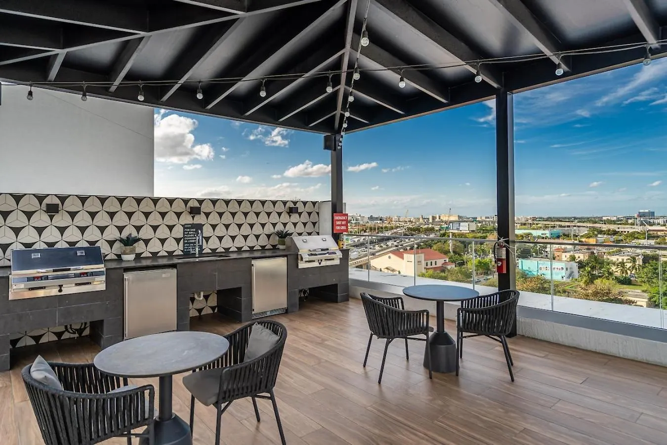 Magic Vibrant 2 Bedroom With Free Parking