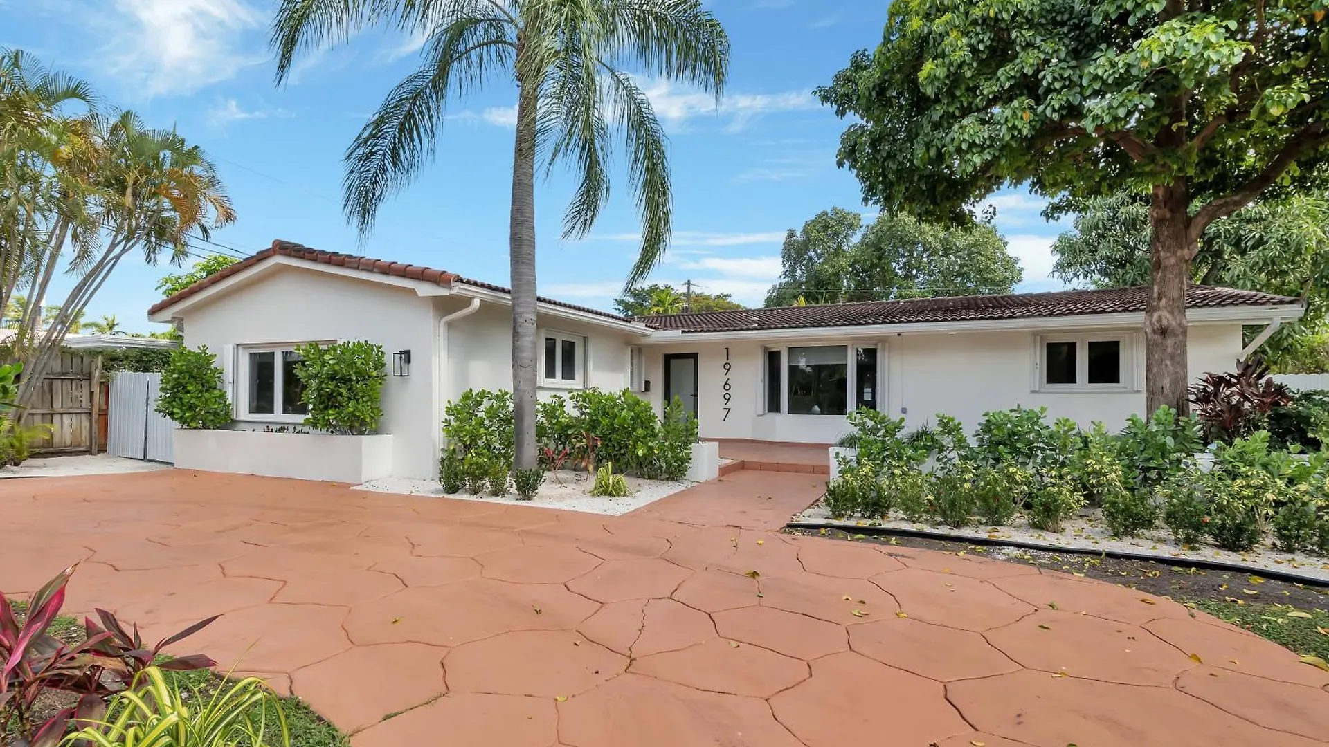 Apartment Gated Blanca 5br 3ba With Heated Pool & Bbq