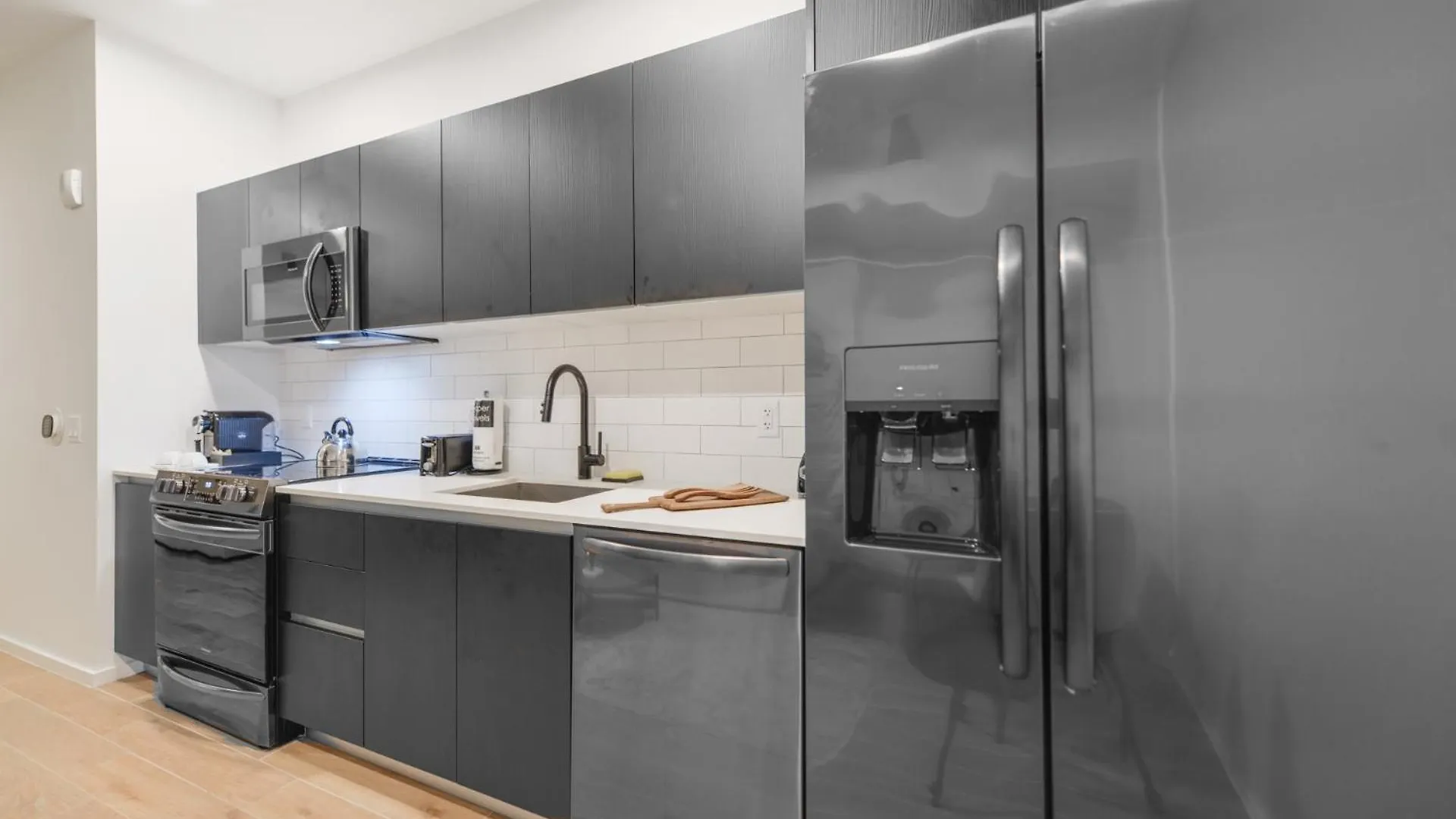 Bayside Luxury: Studio Near Bayfront Park Apartment