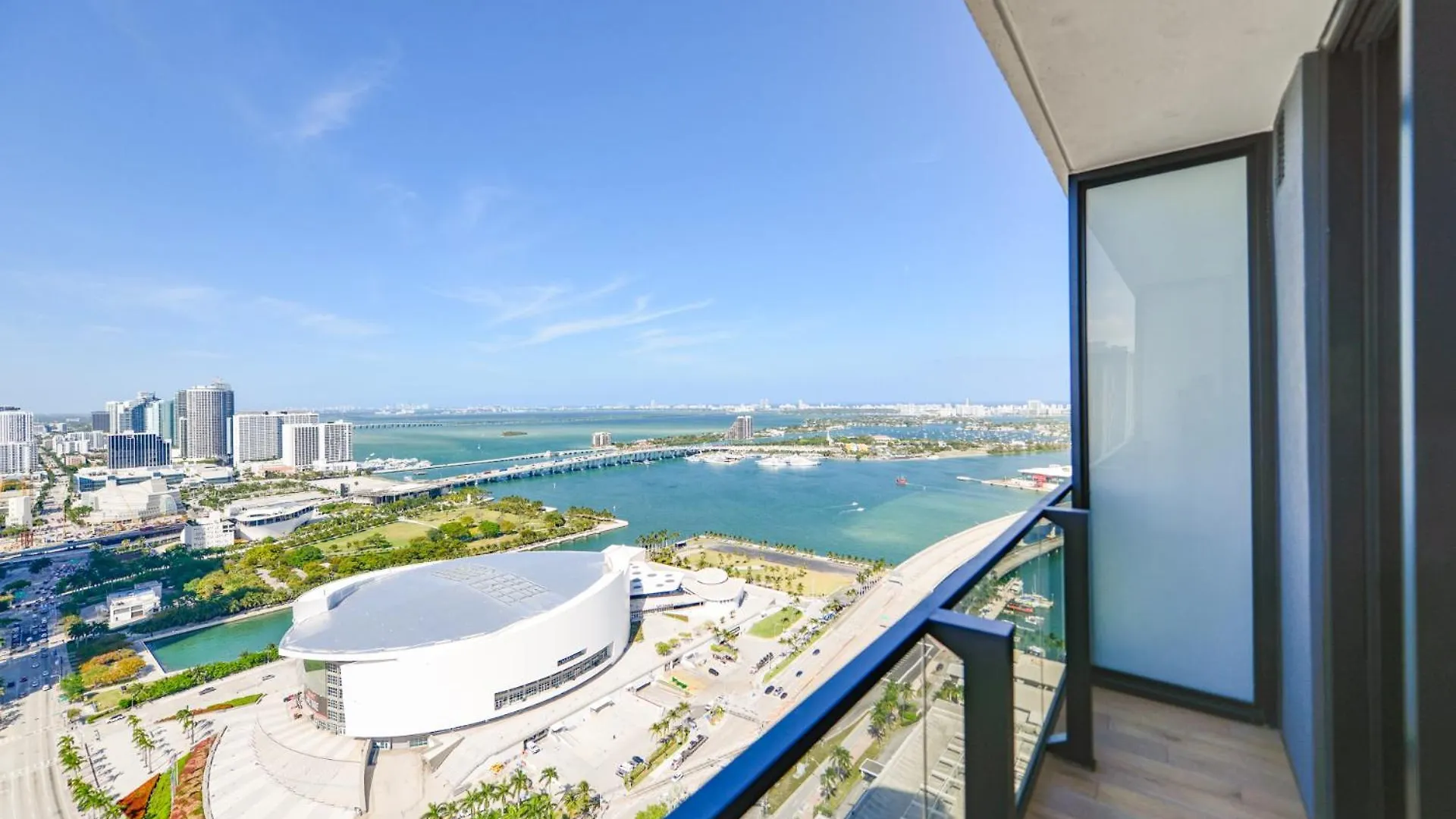 Apartment Bayside Luxury: Studio Near Bayfront Park *