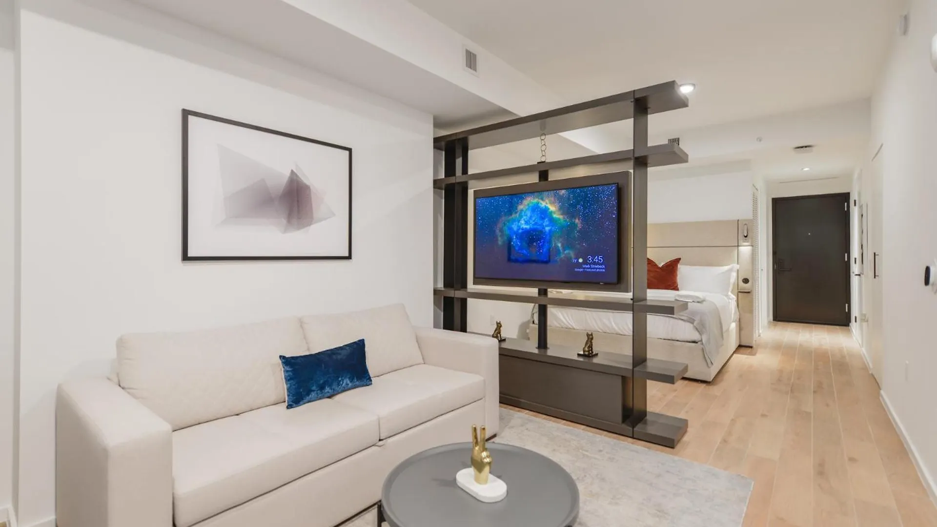 Bayside Luxury: Studio Near Bayfront Park *