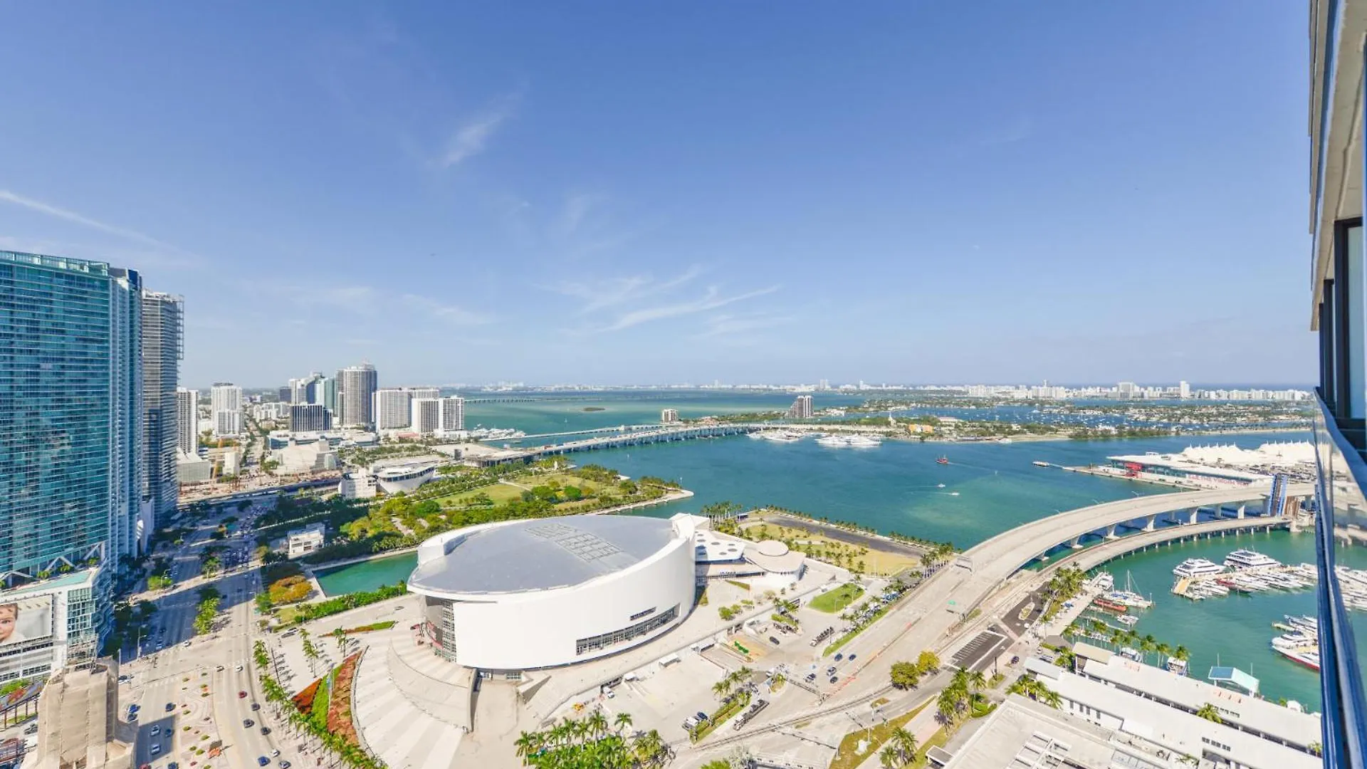 Bayside Luxury: Studio Near Bayfront Park Miami