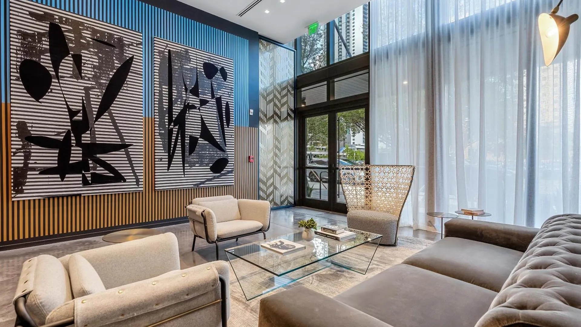 Bayside Luxury: Studio Near Bayfront Park