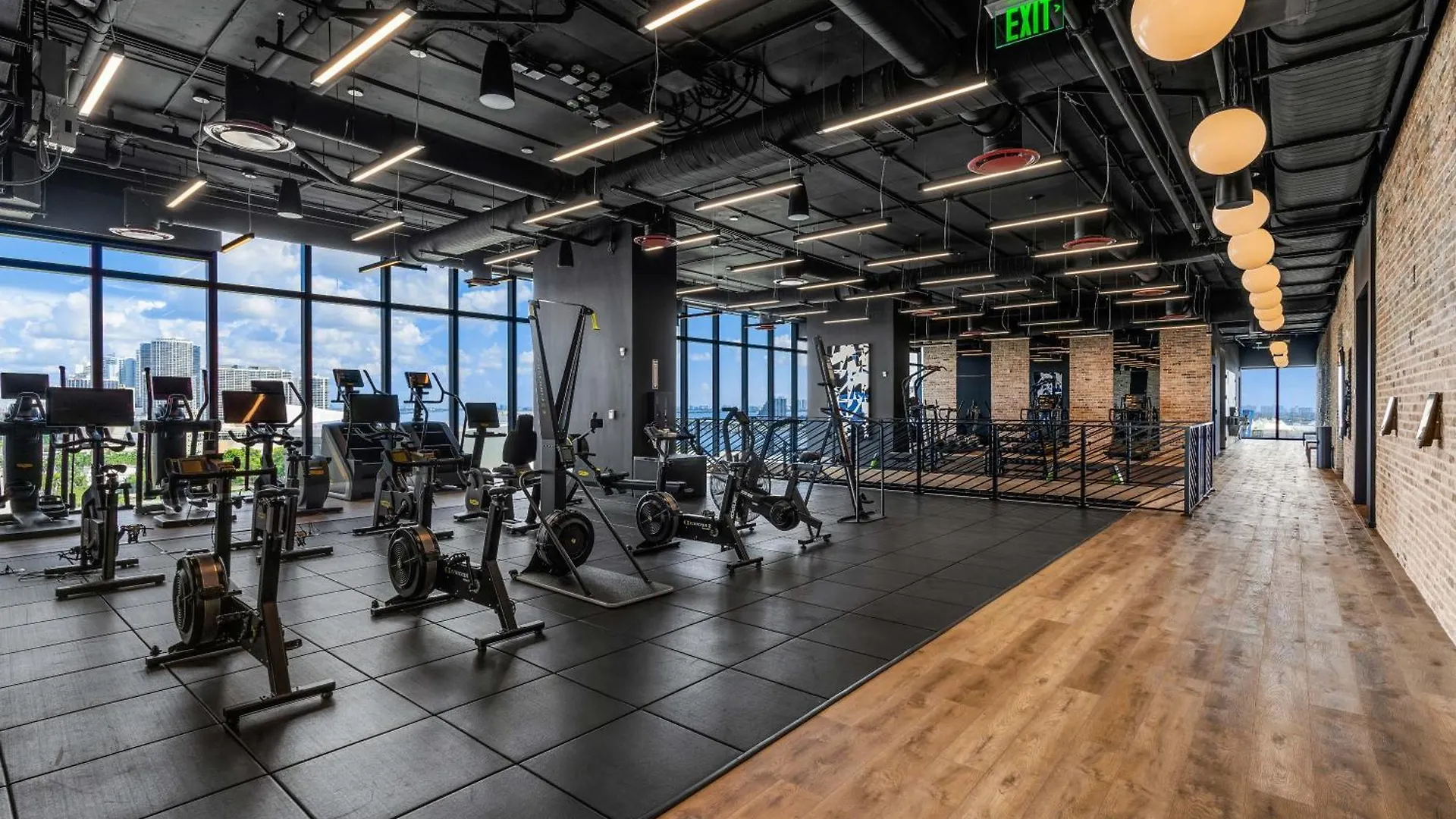 Bayside Luxury: Studio Near Bayfront Park Miami